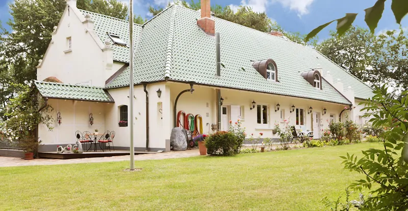 Rückseite mit Teil des alten Haubargs