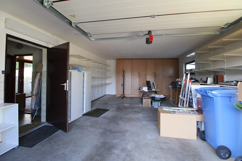 Bungalow mit ausgebautem Dachgeschoss und großer Garage in ruhiger  Sackgassenlage