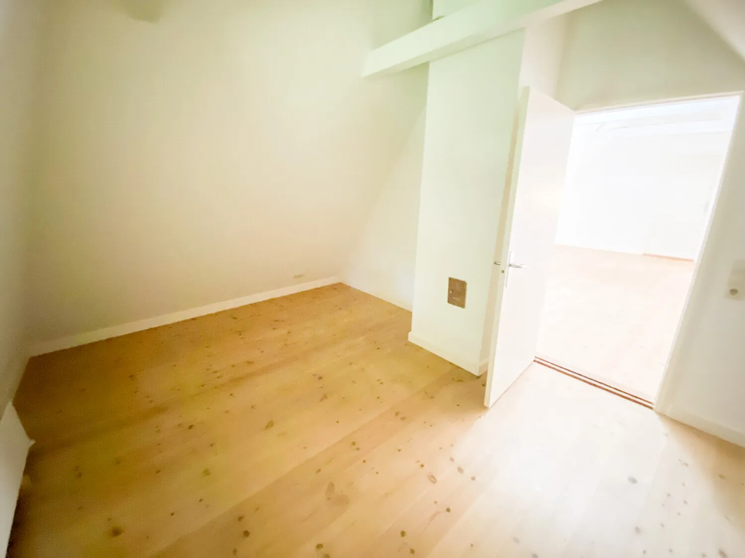 ebenfalls offen bis in den Giebel