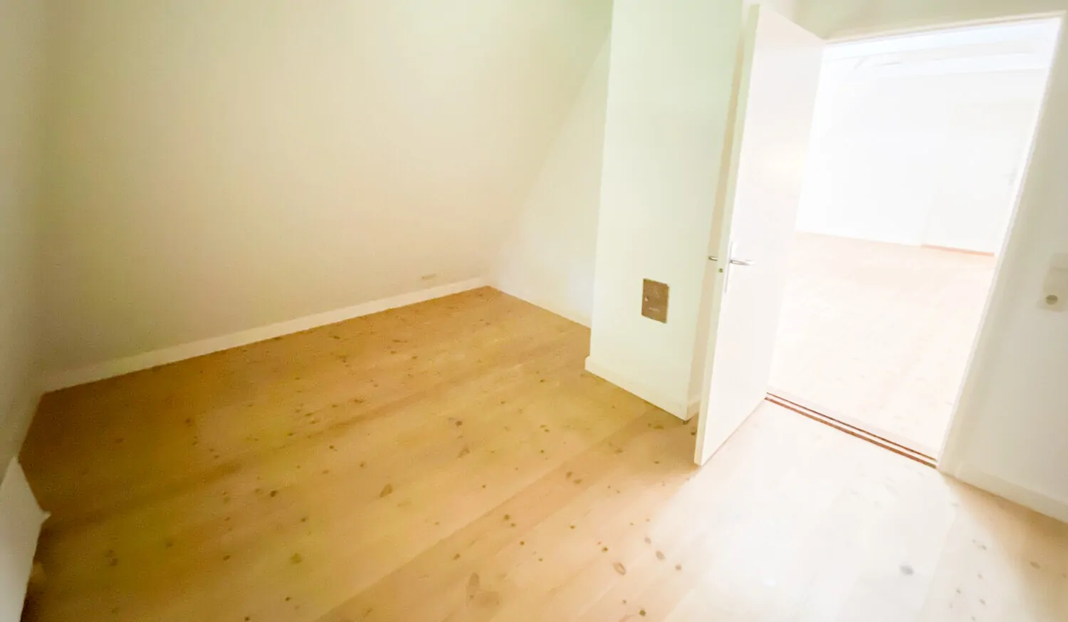 ebenfalls offen bis in den Giebel