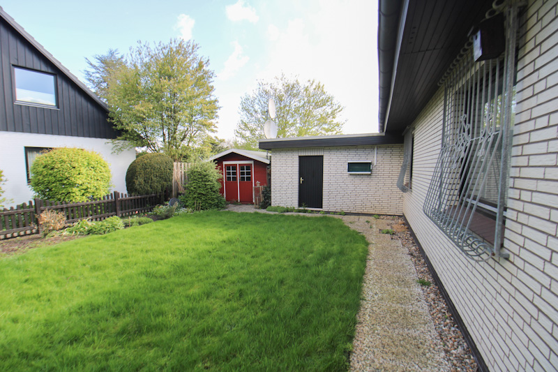 Garage und Gartenhaus