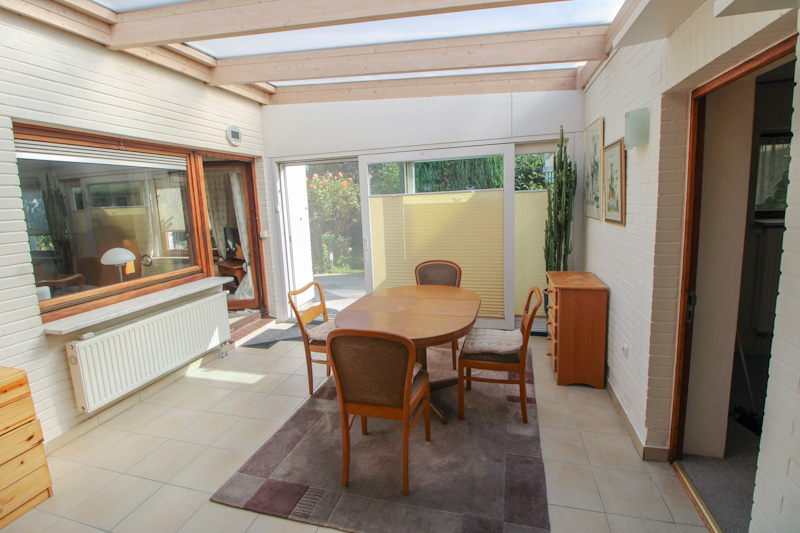 ... und Zugang zur Terrasse und Garage