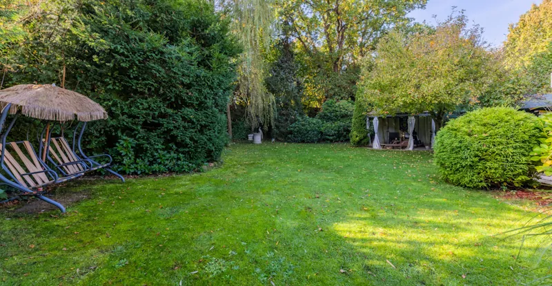 Blick in die Tiefe des Gartens