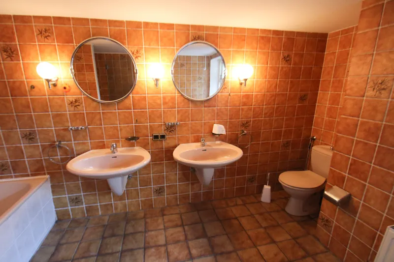 Vollbad mit 2 Waschtischen