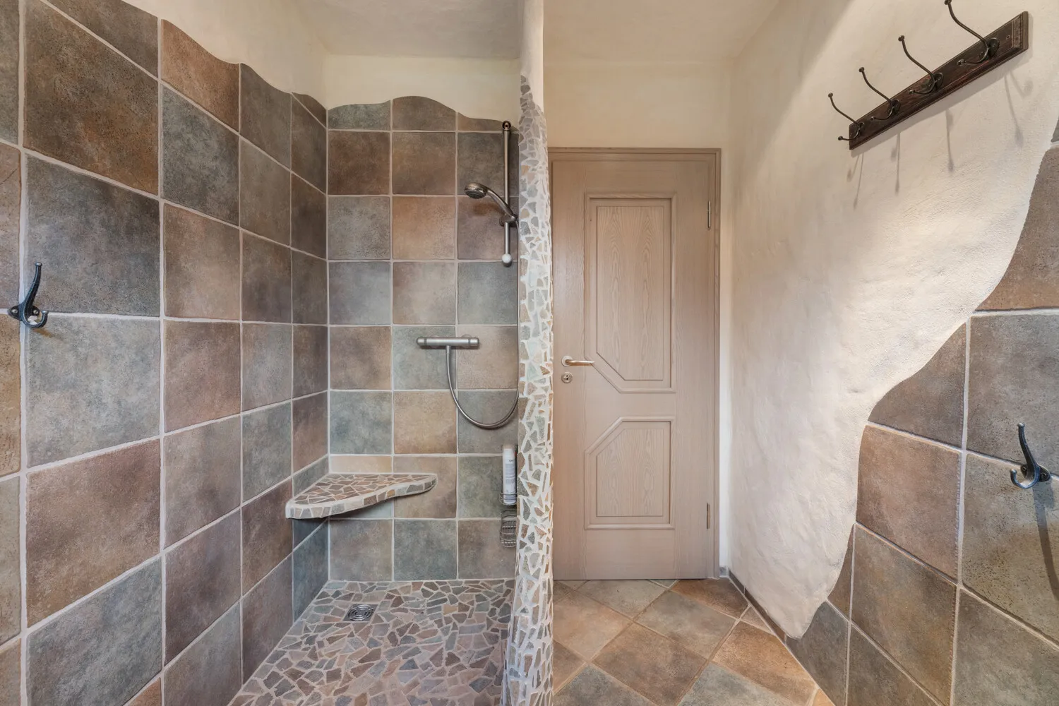 ... mit Einlaufdusche