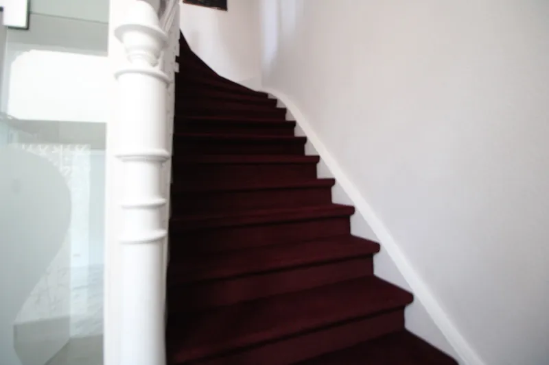 Treppe ins Obergeschoss