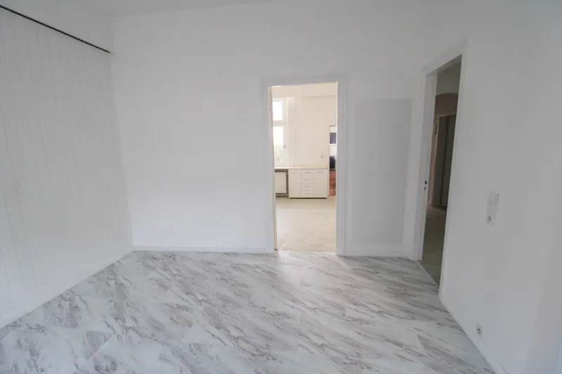 ... mit Zugang zur möglichen Küche