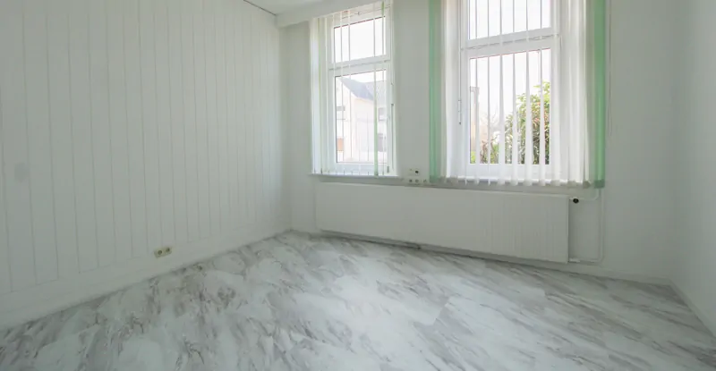 1. großes Zimmer im Erdgeschoss