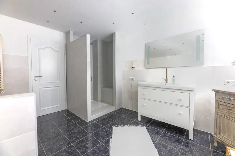 .. und moderner Dusche