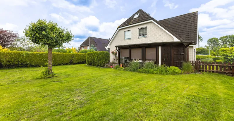 Seitenansicht mit Wintergarten