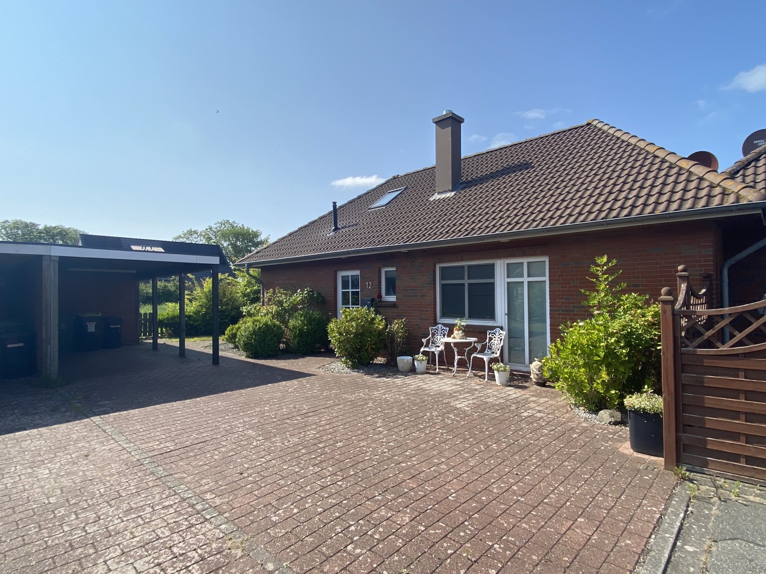 Ansicht Süden mit Carport