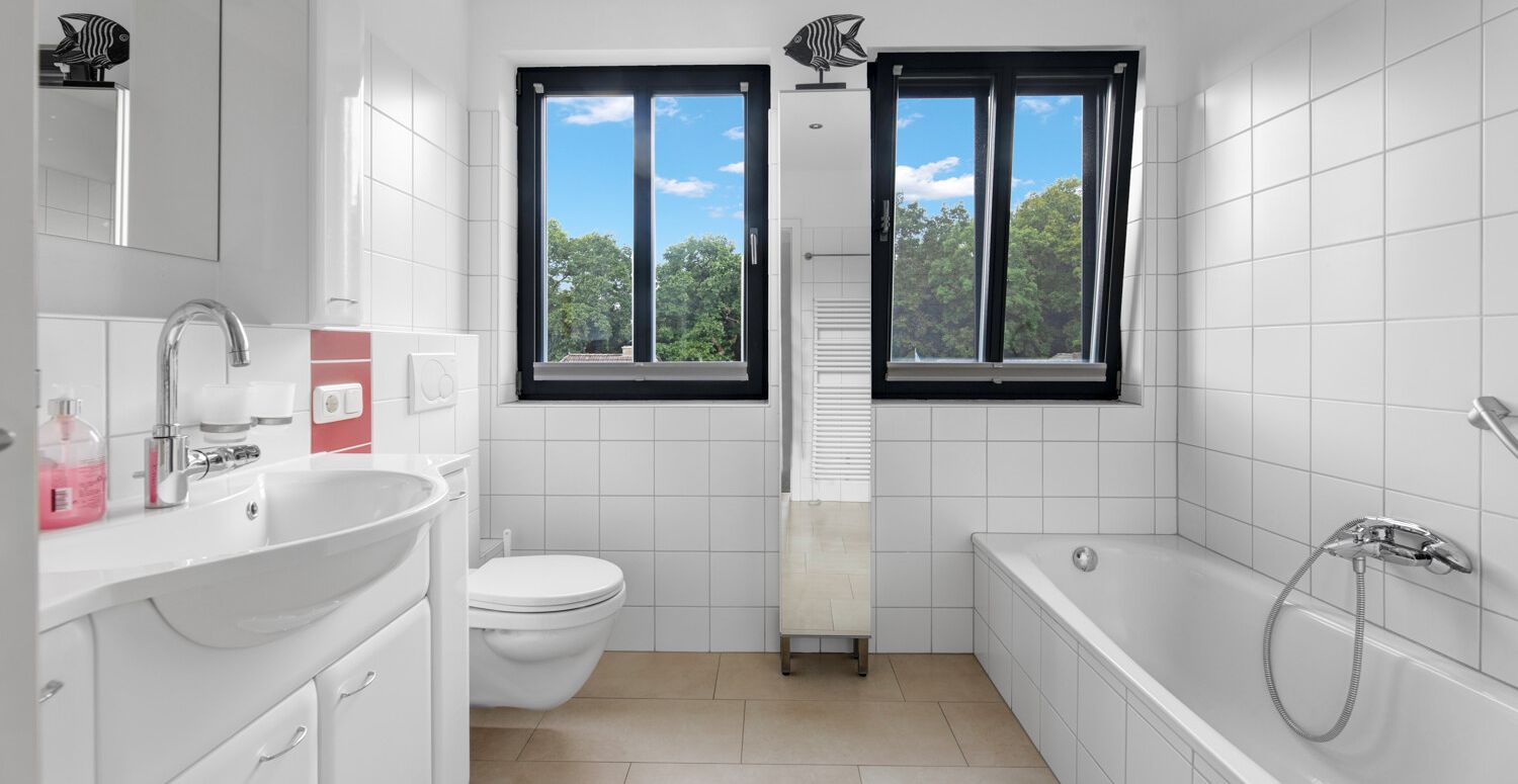 mit Badmöbeln