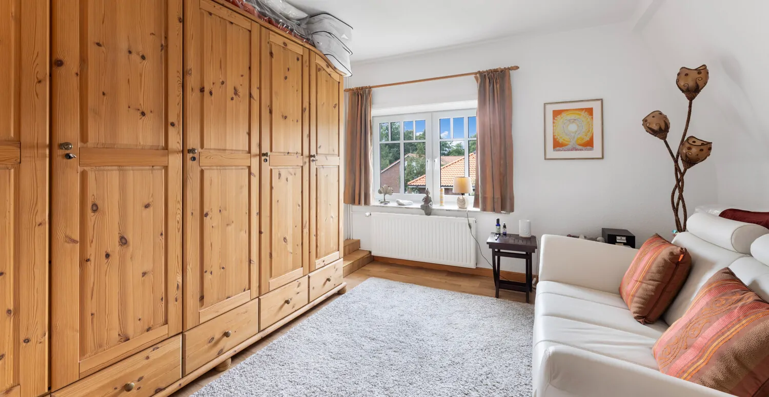 Schlafzimmer im Obergeschoss mit separatem WC