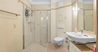 von_poll_real_estate_property_25266022_image_12