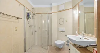 von_poll_real_estate_property_25266022_image_12