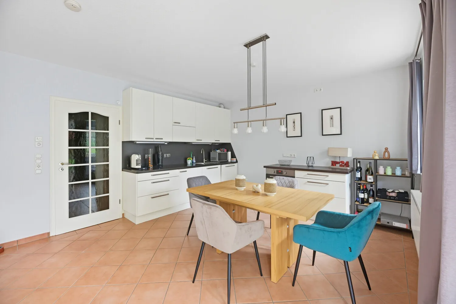 Küche mit Essbereich