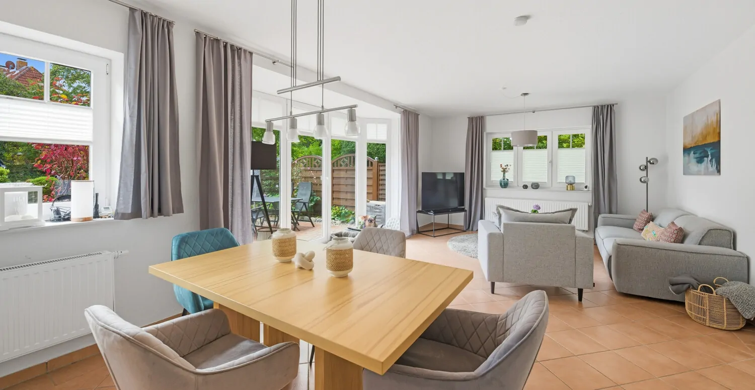 Blick Essbereich und Wohnbereich