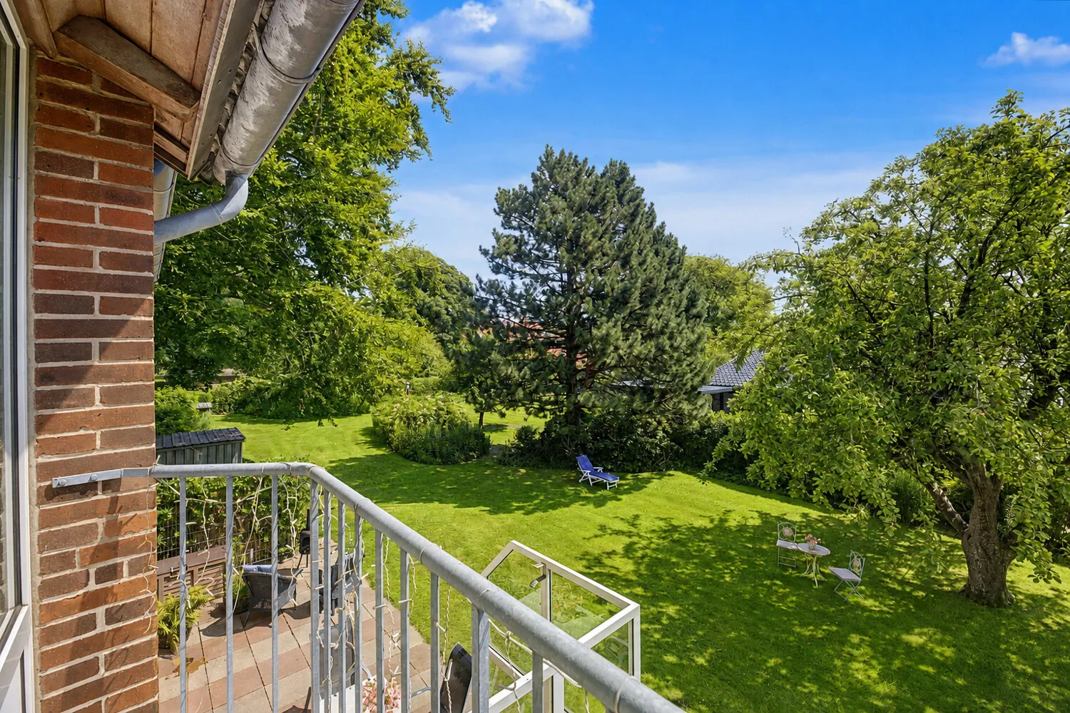 Blick vom Balkon Richtung Baugrundstück