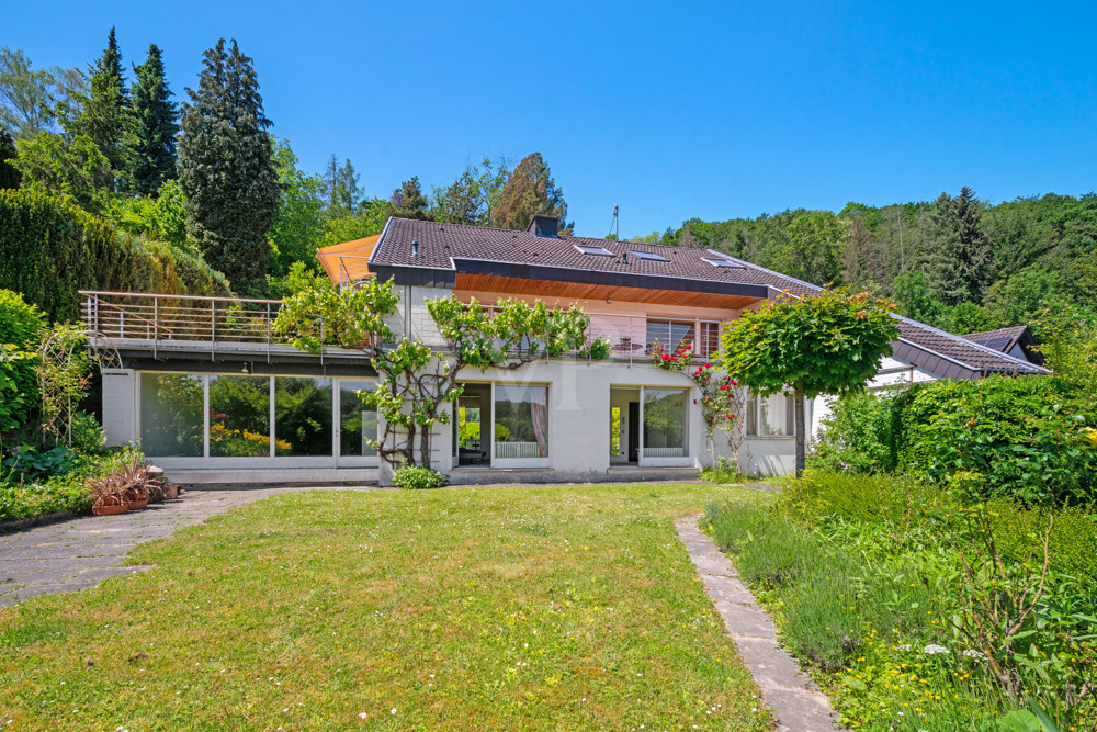 Besonderes Einfamilienhaus mit Ausblick, viel Platz & toller Architektur in der Höhe von Linz a.R.