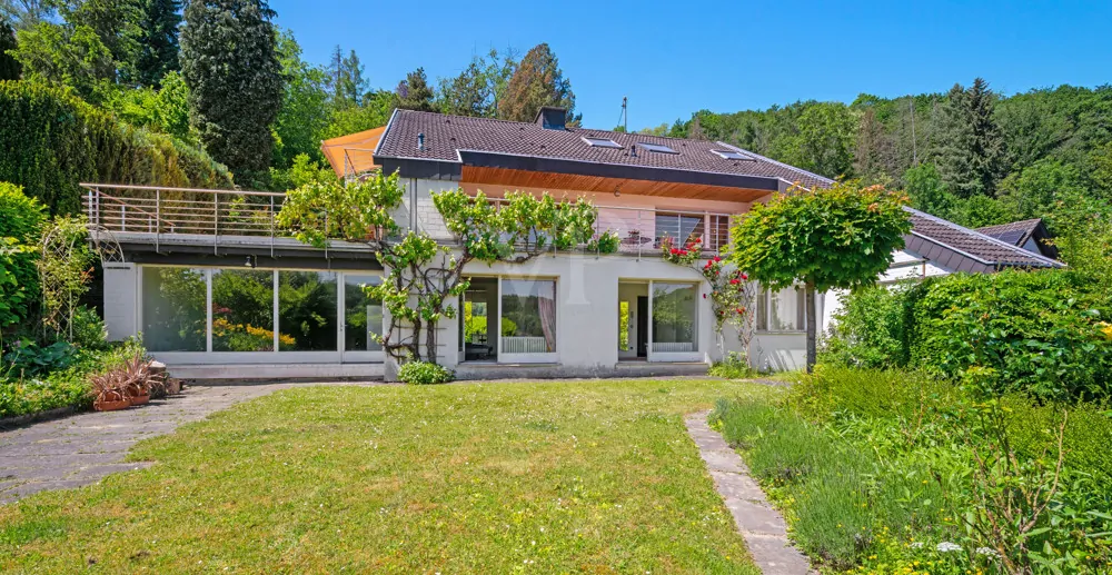 Besonderes Einfamilienhaus mit Ausblick, viel Platz & toller Architektur in der Höhe von Linz a.R.