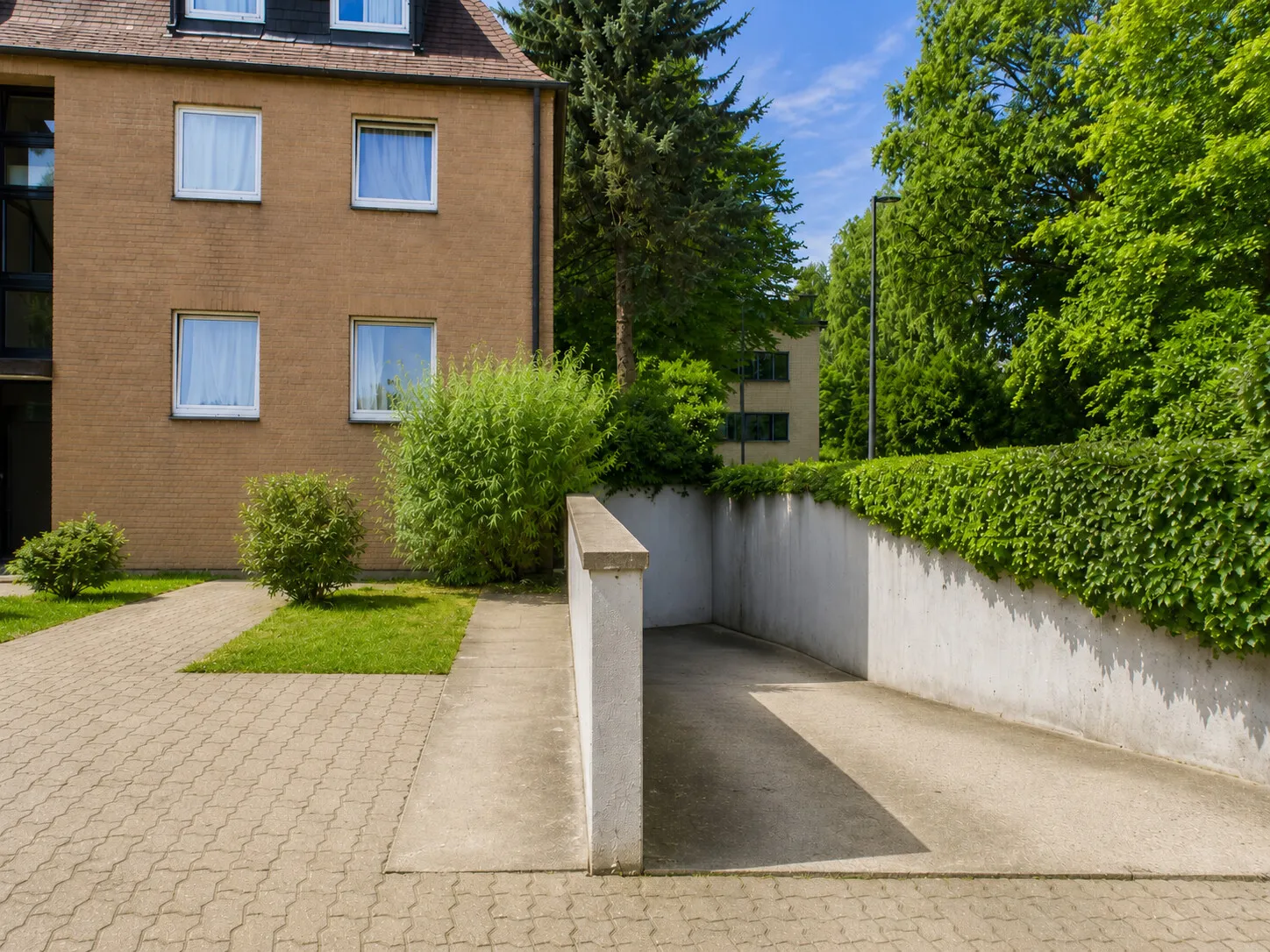 Tiefgarageneinfahrt