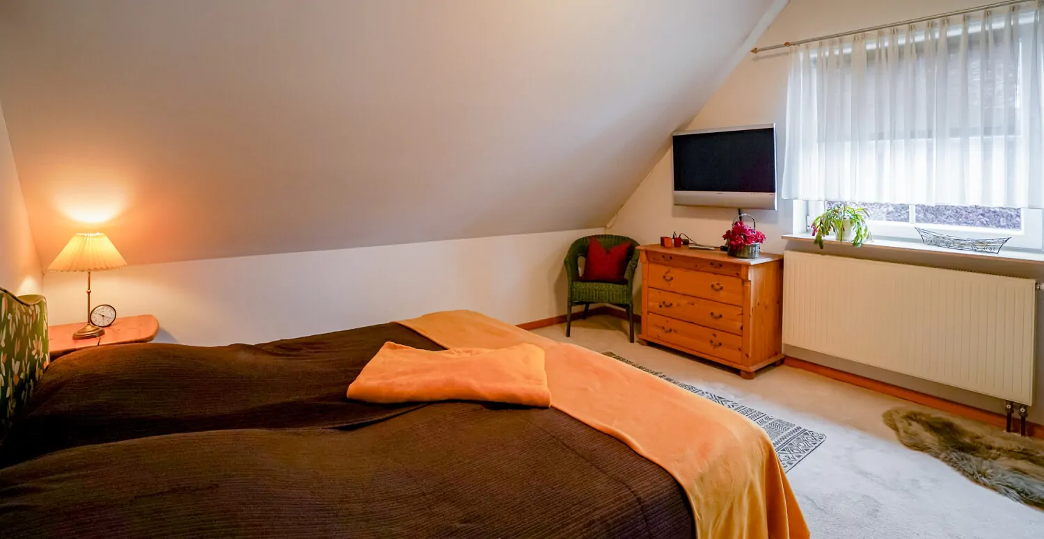 Schlafzimmer 1