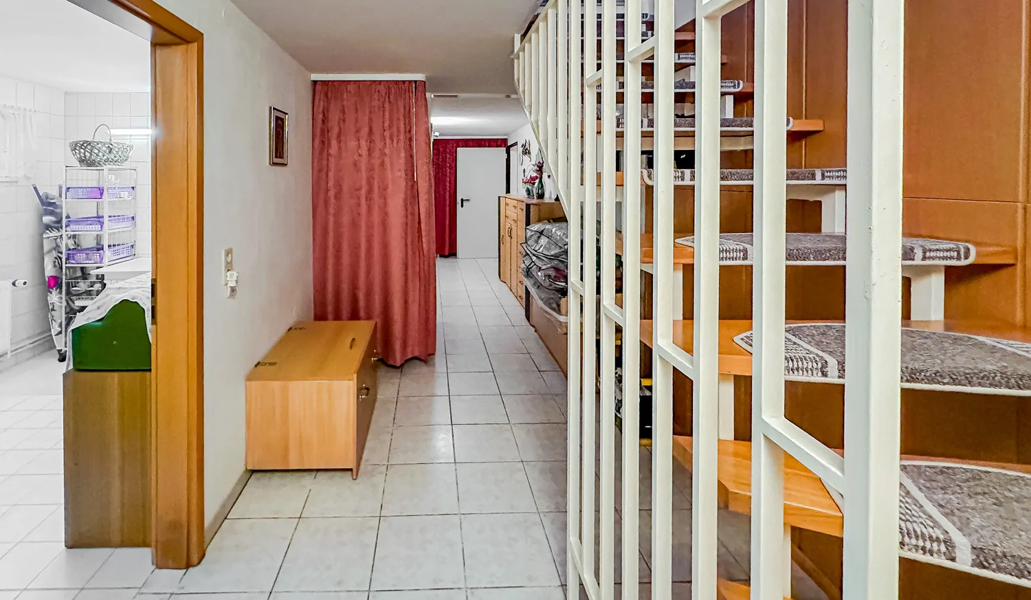 Flur-Treppe Keller Einliegerwohnung