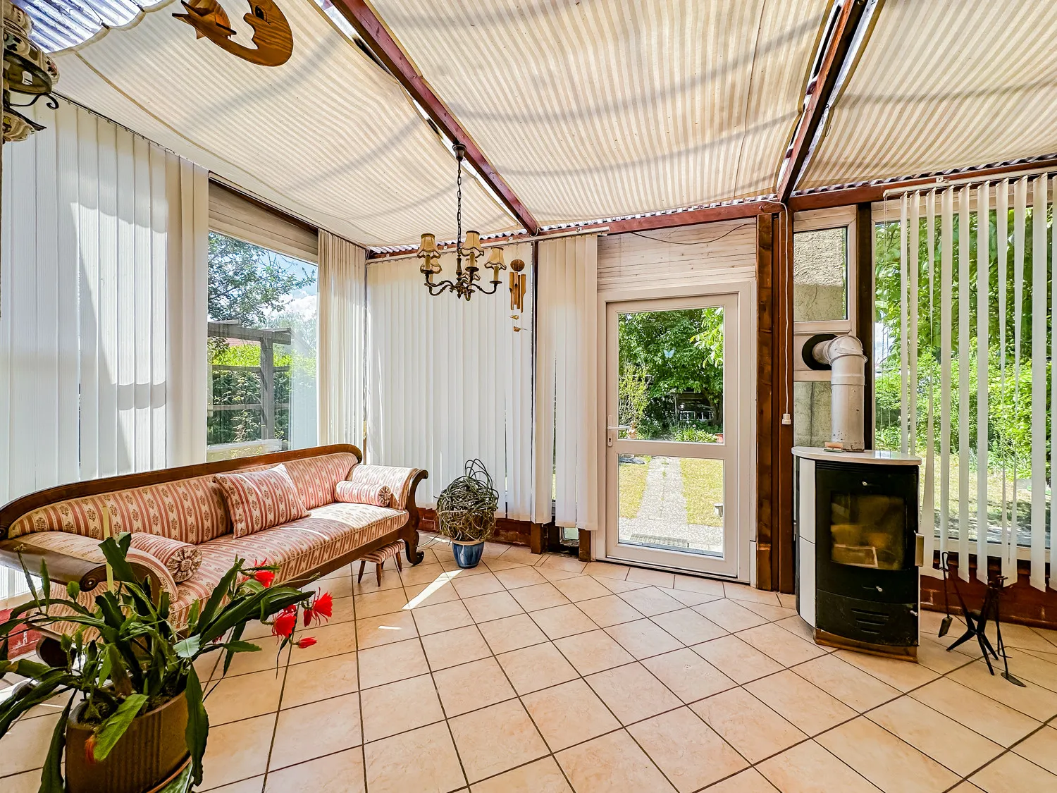 Kaminbereich im Wintergarten