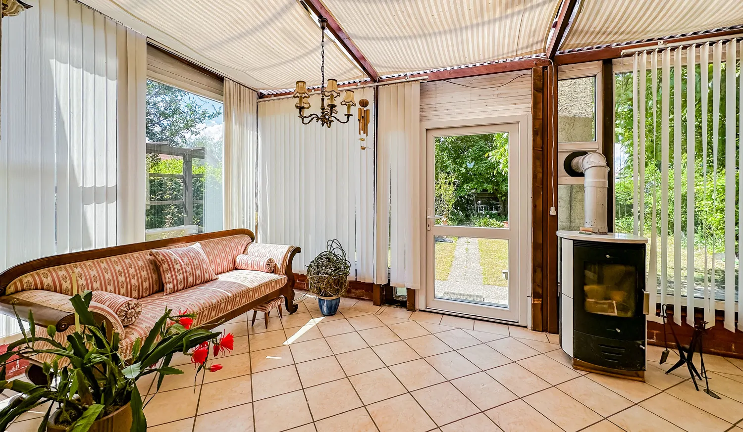 Kaminbereich im Wintergarten