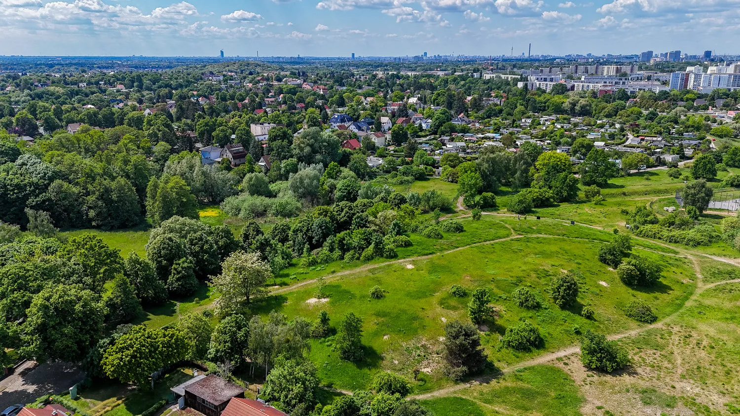 Anliegende Grünanlage