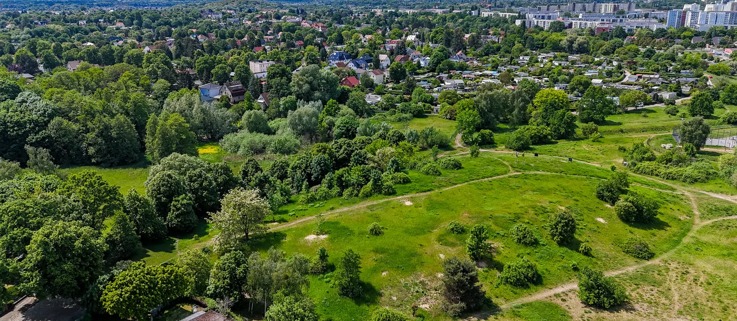 Anliegende Grünanlage