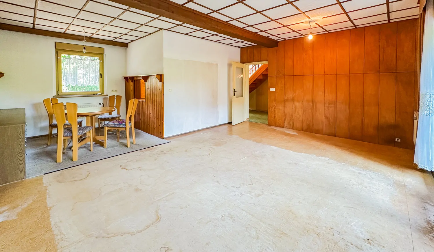 Wohnzimmer mit Essbereich