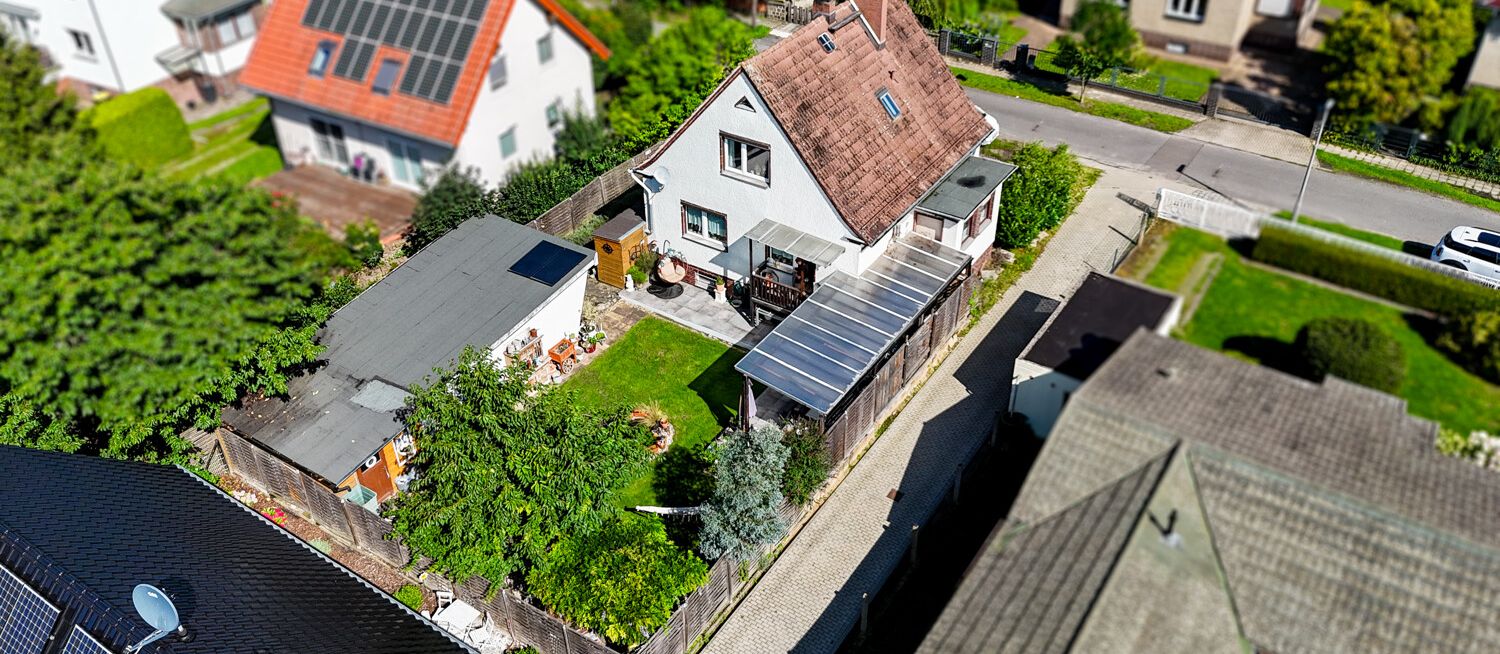 Garten und Hausansicht