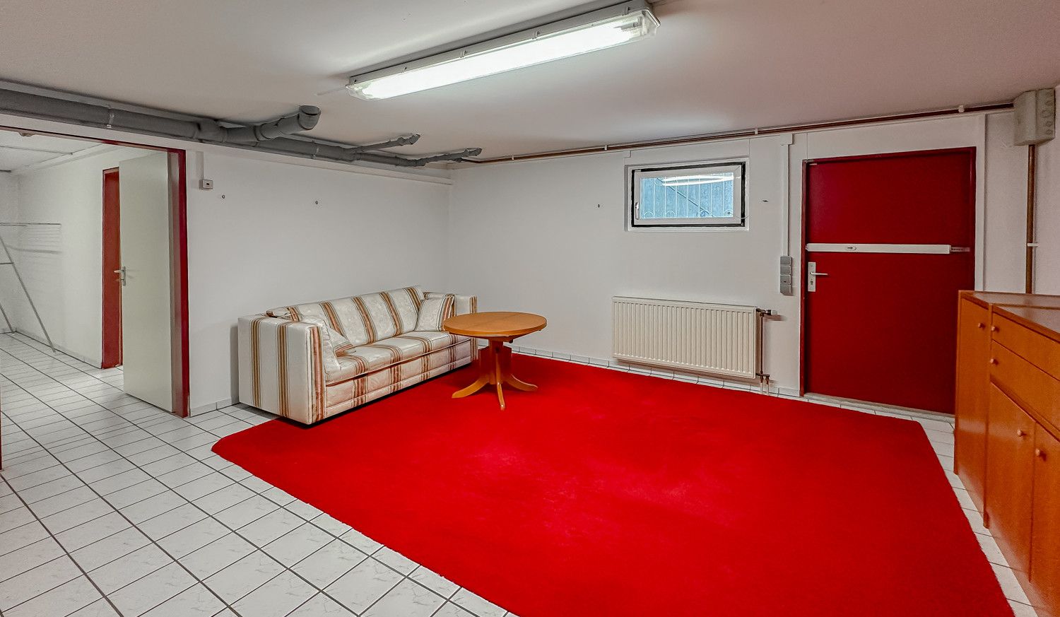 Kellerraum mit Hinterausgang