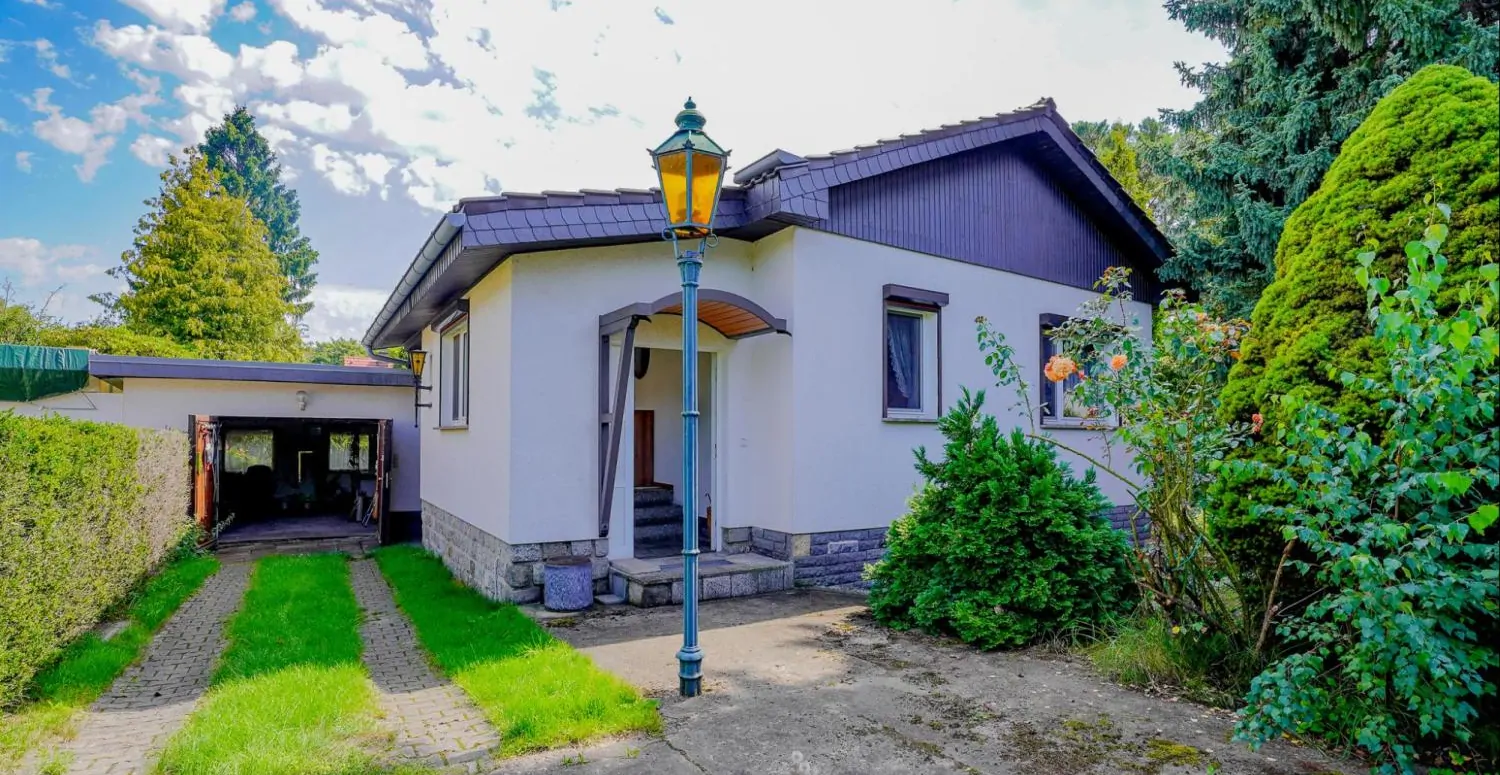Sanierungsobjekt mit Potenzial: Bungalow auf großzügigem Grundstück in ruhiger Lage