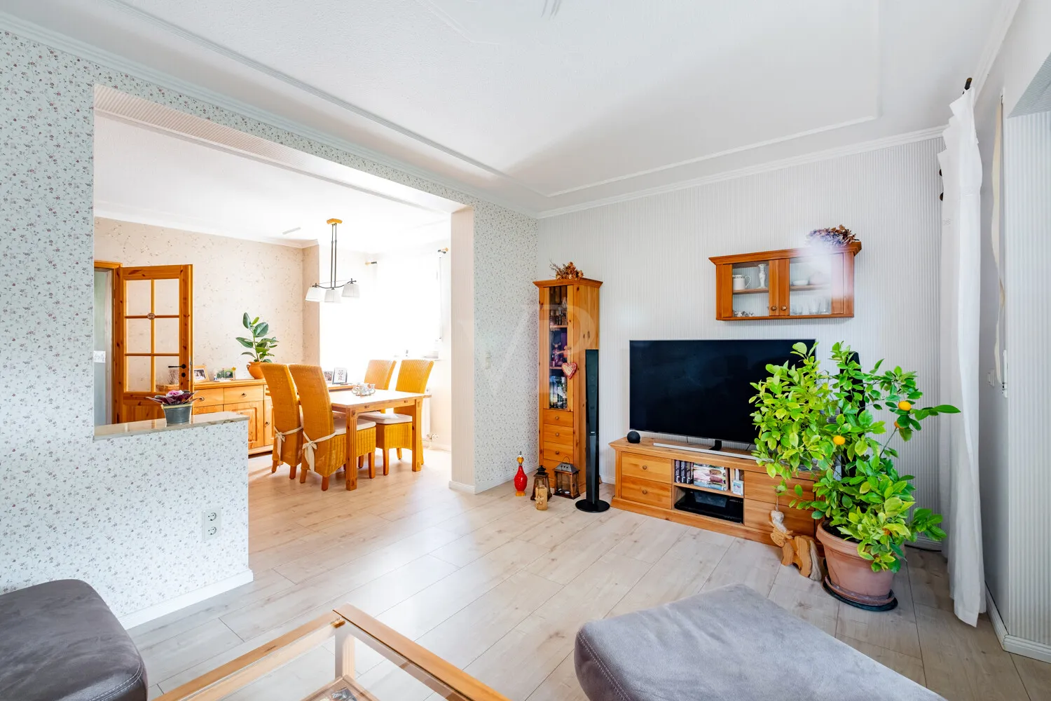 Wohnzimmer mit Essbereich