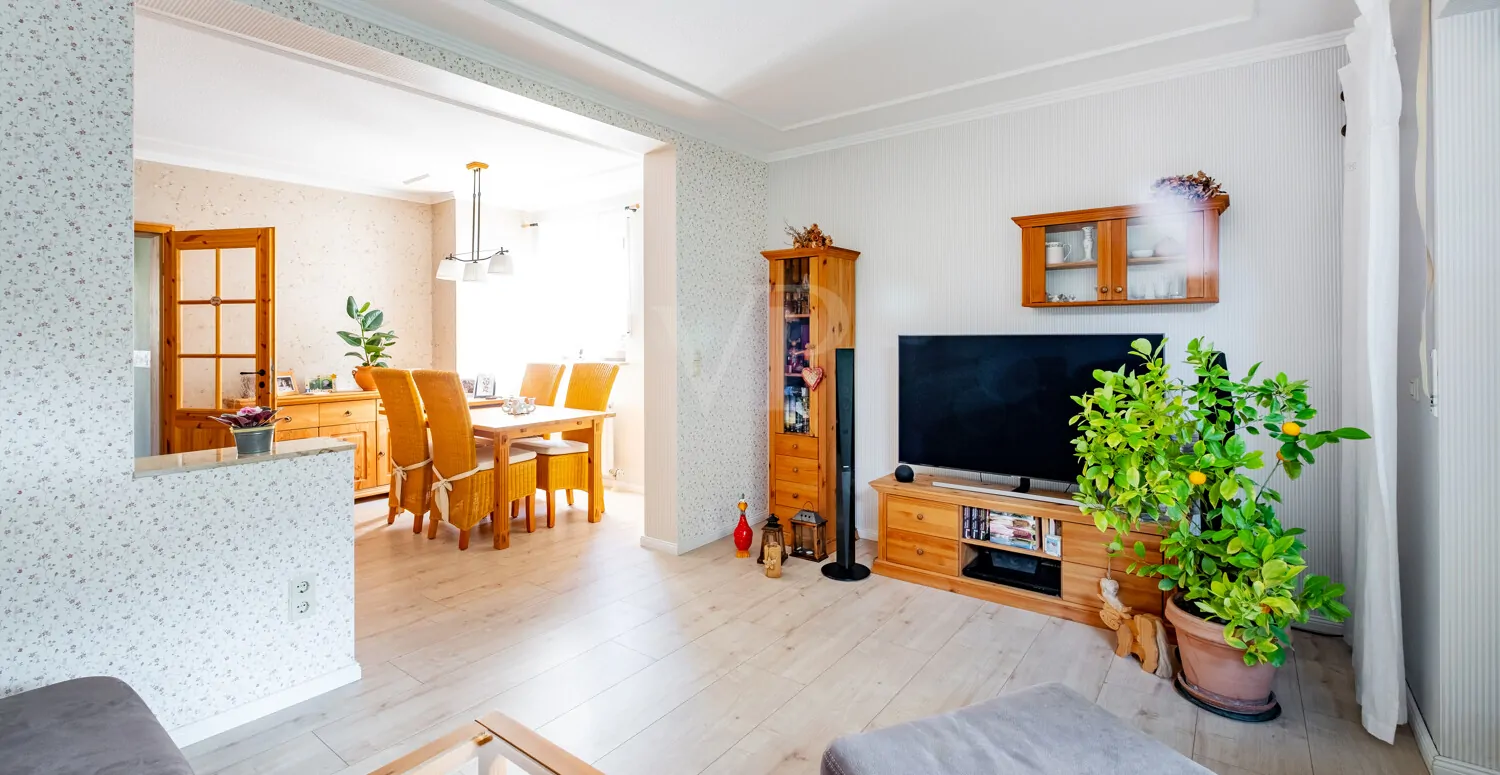 Wohnzimmer mit Essbereich