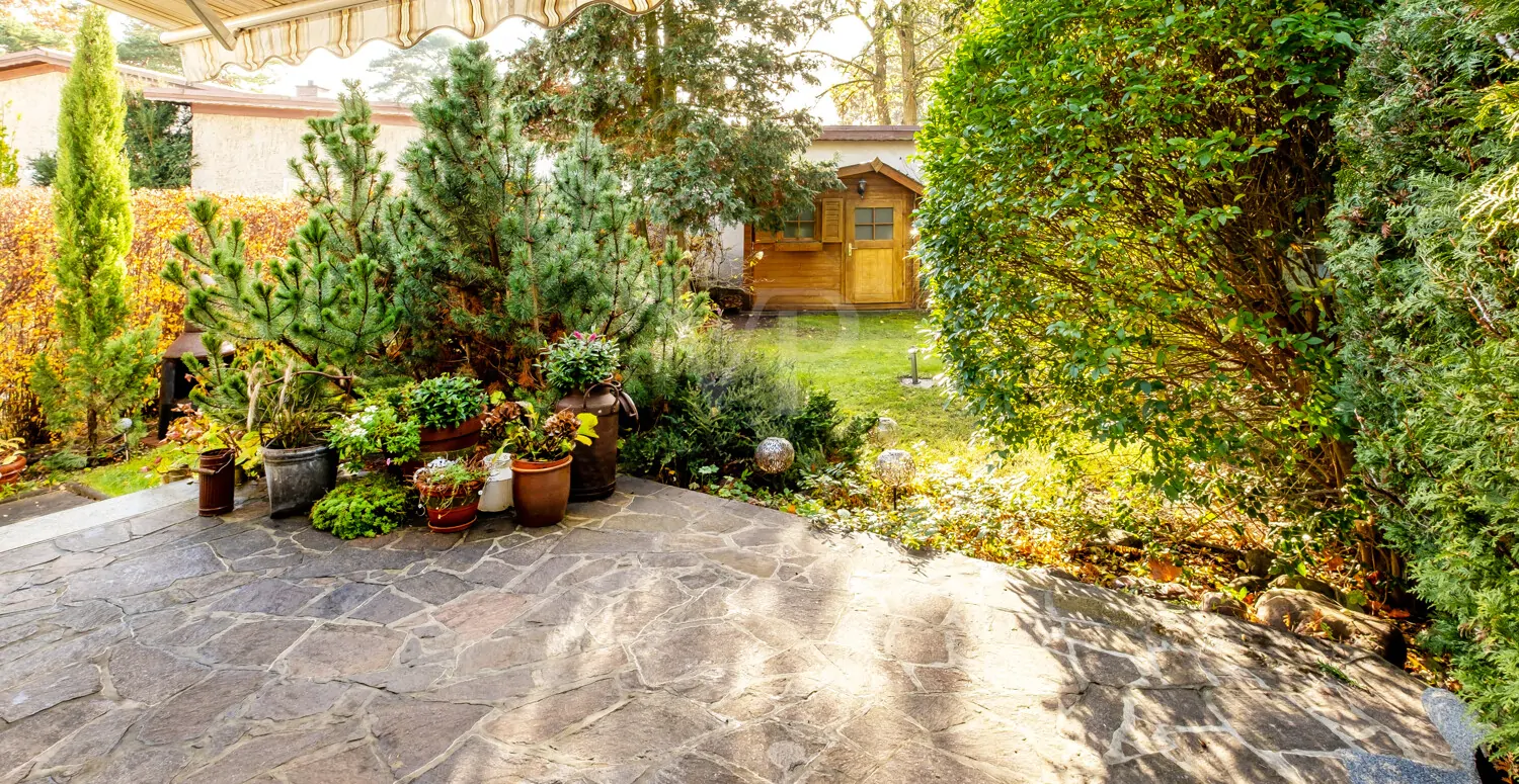 Terrasse mit Gartenblick