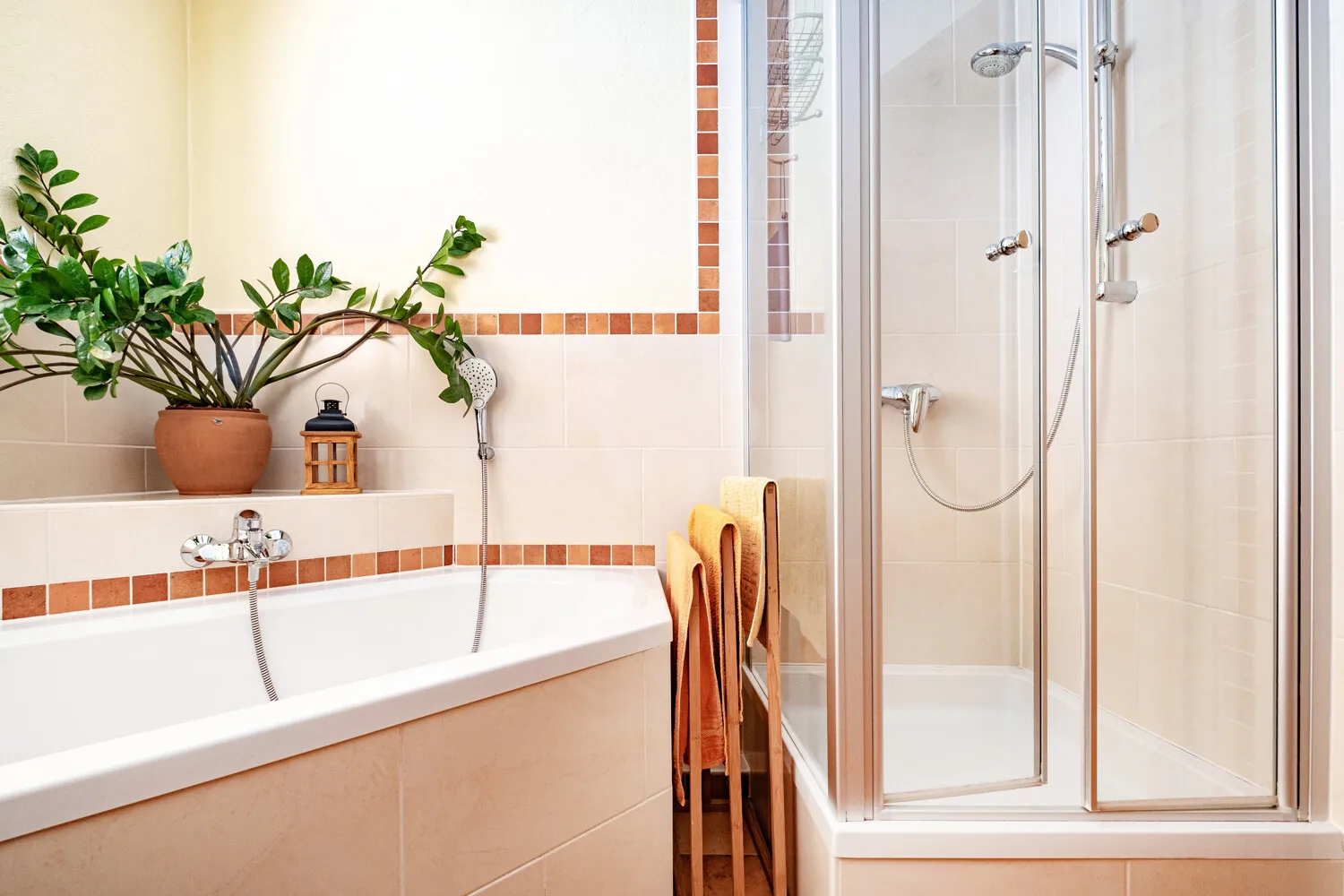 Obergeschoss Dusche und Wanne