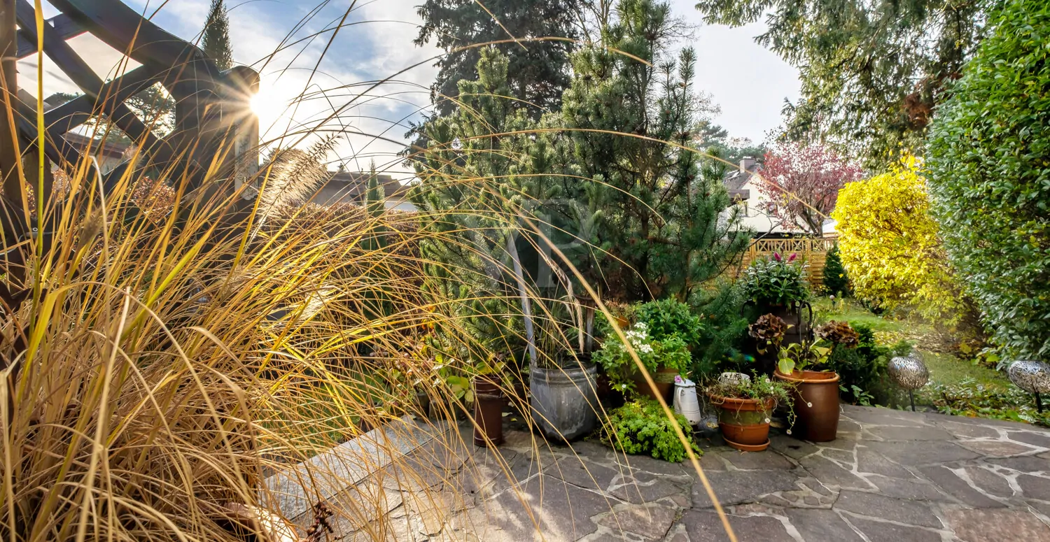 Terrasse mit Gartenblick