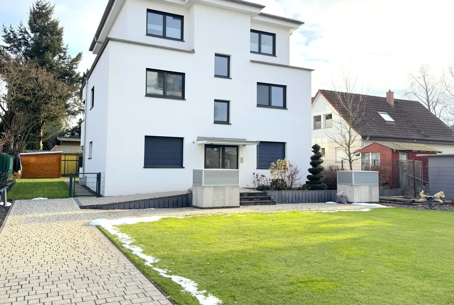 Ihr Luxus-Refugium: Moderne 3-Zimmer-EG-Wohnung mit Privatgarten