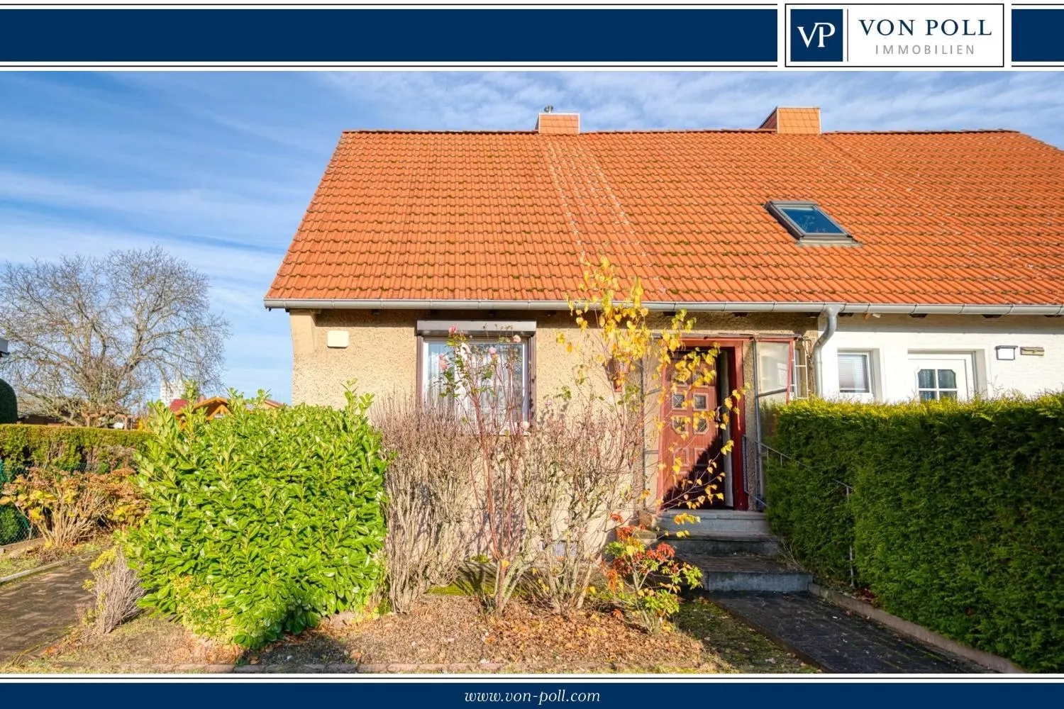 Casa histórica con futuro: una casa que necesita renovación con máxima privacidad y oportunidades.