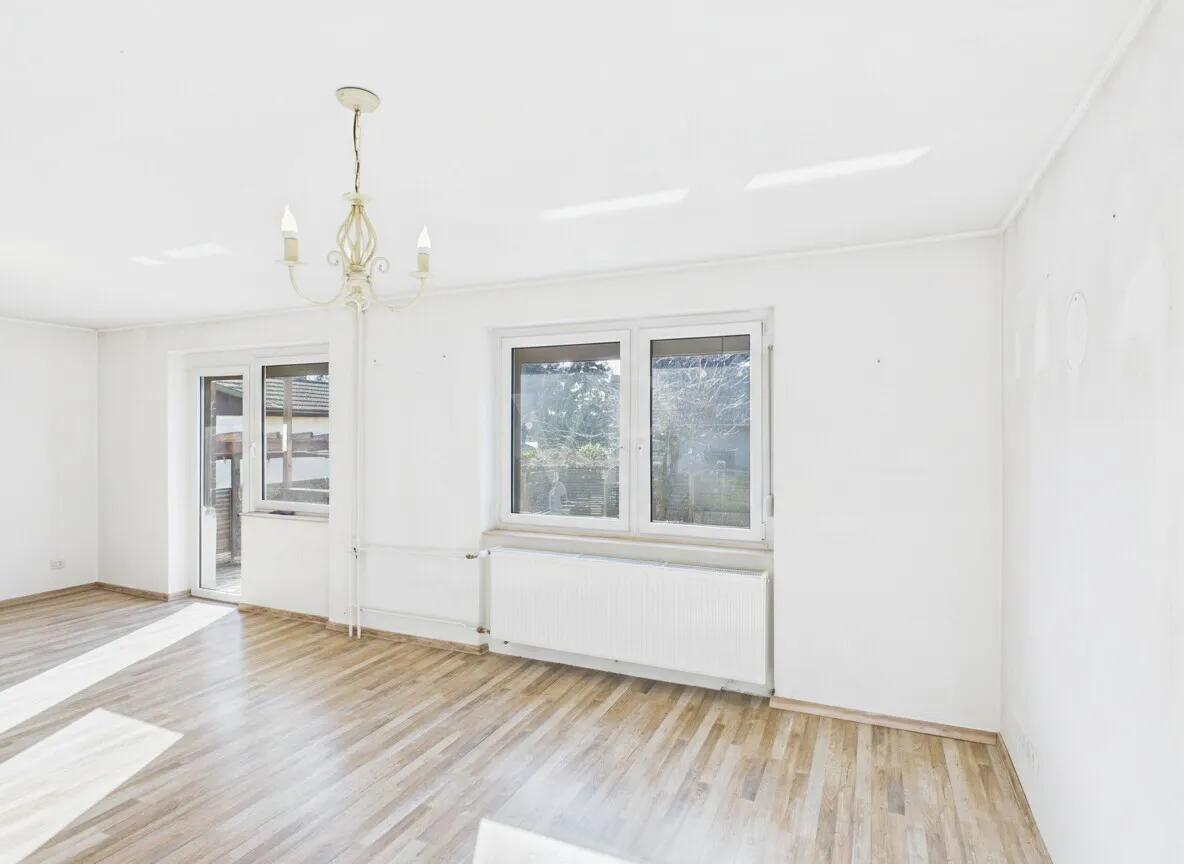 Wohnzimmer EG mit Blick zur Terrasse