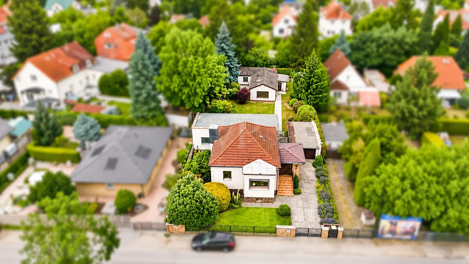 Einfamilienhaus auf großem Grundstück - zusätzlicher Bungalow inklusive