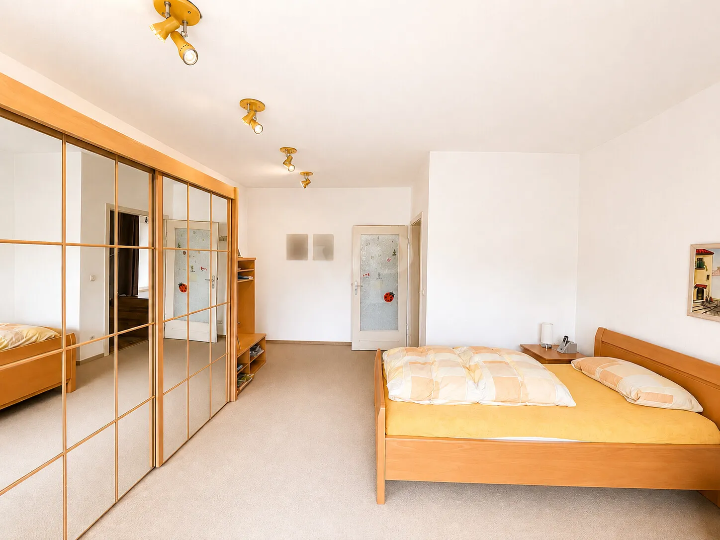 Schlafzimmer 1