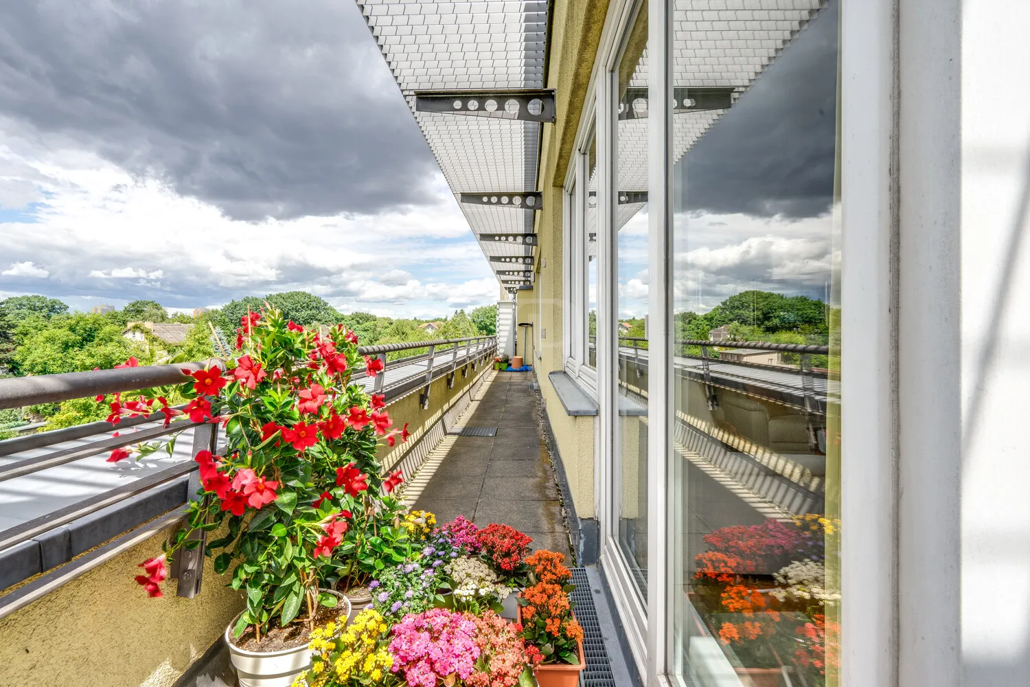 Aussendarstellung Terrassenblick Westen