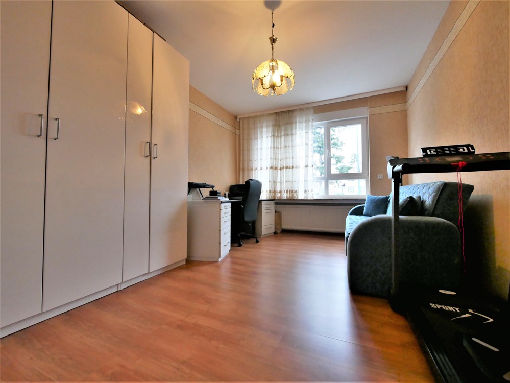 Geräumiges Arbeitszimmer