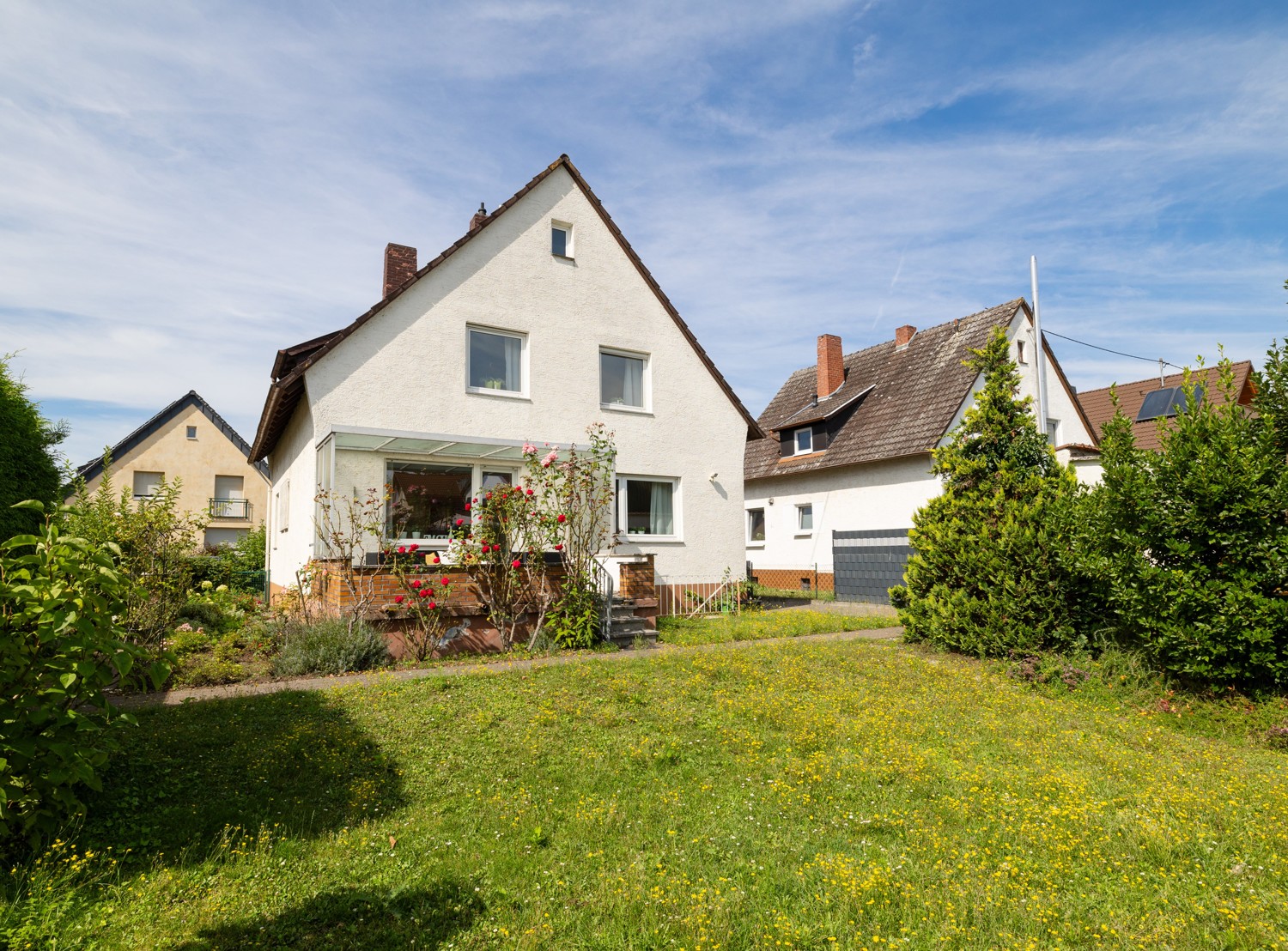 Rückansicht Haus mit Garten