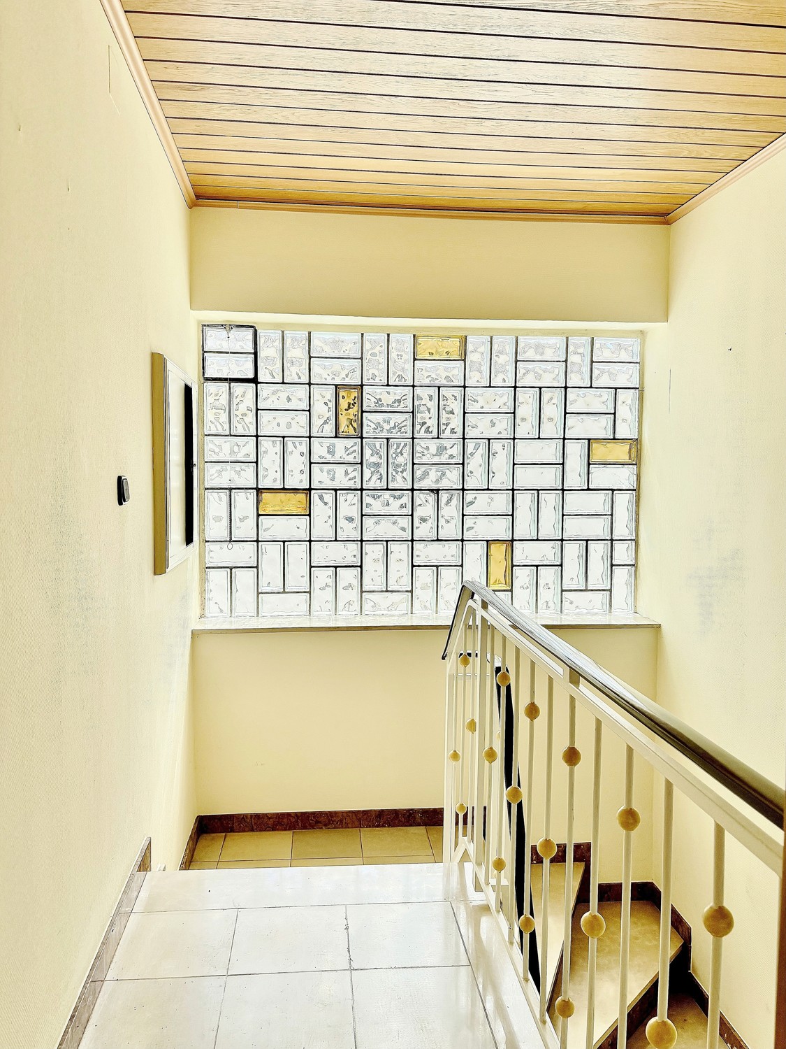 lichtdurchflutetes Treppenhaus