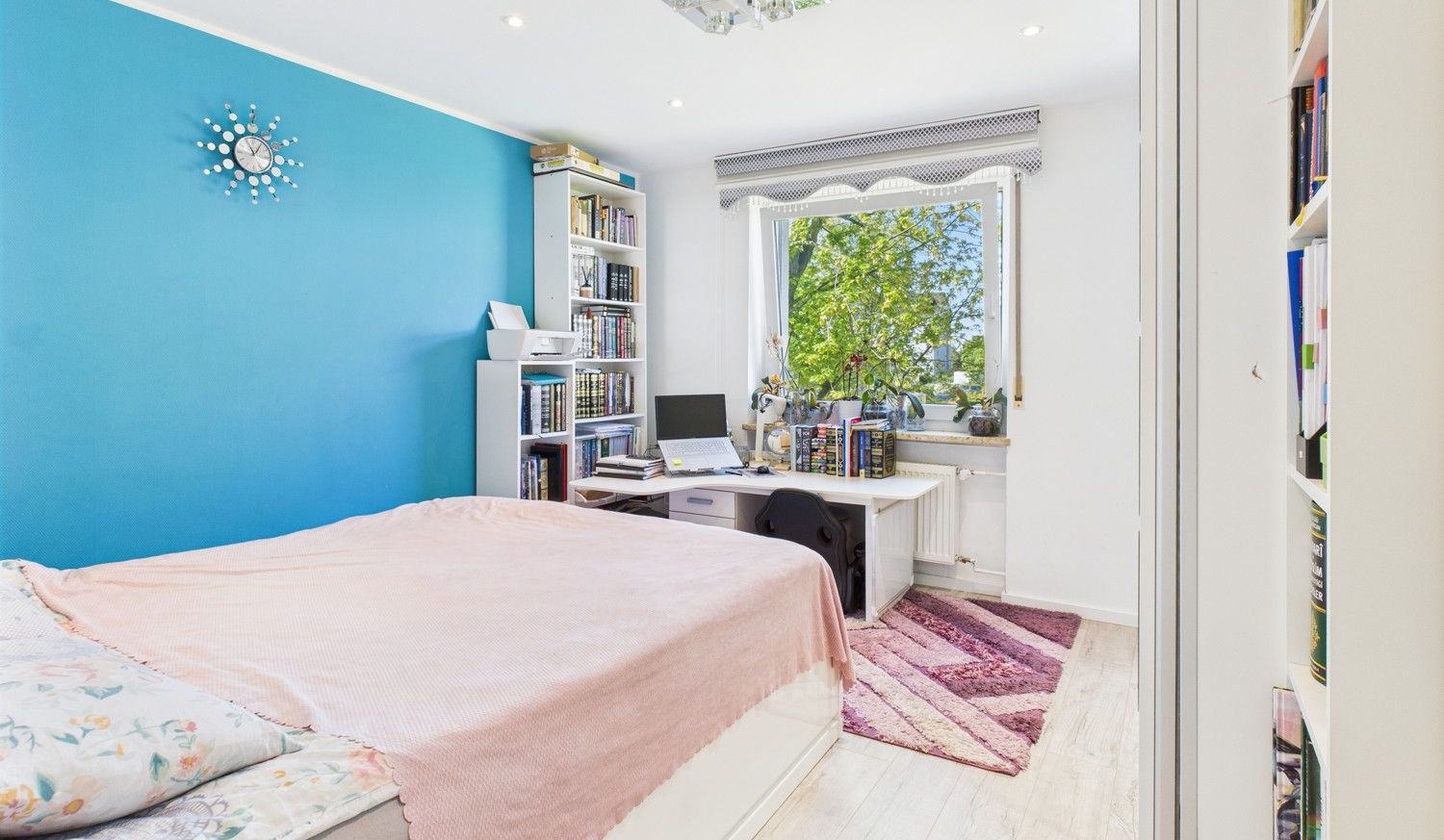 großes Elternschlafzimmer